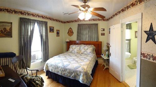 The Young House Bed And Breakfast Millinocket Exterior photo